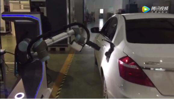 移動(dòng)充電機(jī)器人實(shí)拍 誰(shuí)家的來(lái)認(rèn)領(lǐng)