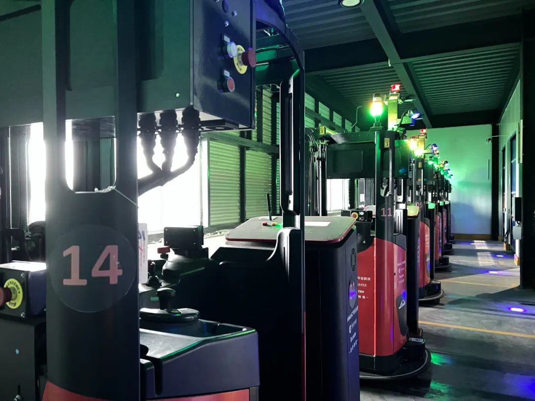 數(shù)十家企業(yè)已入局-AGV/AMR無(wú)線充電“應(yīng)用拐點(diǎn)”將至?